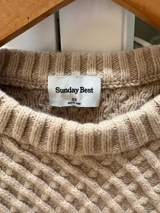 Aritzia Beige Cable-Knit Cropped Crewneck Sweater - Picture 4 of 4